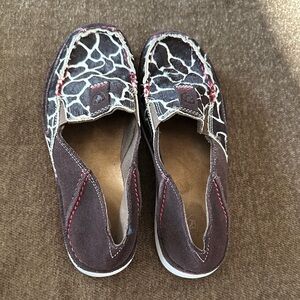 Ariat Women's Moccasins in Black and White